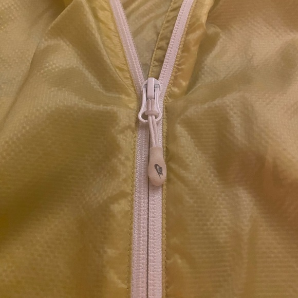 Nike Rain Jacket - Picture 3 of 5